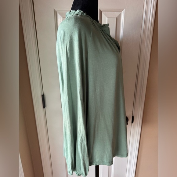 Wonderly Green Women's Top NWT - Picture 8 of 10